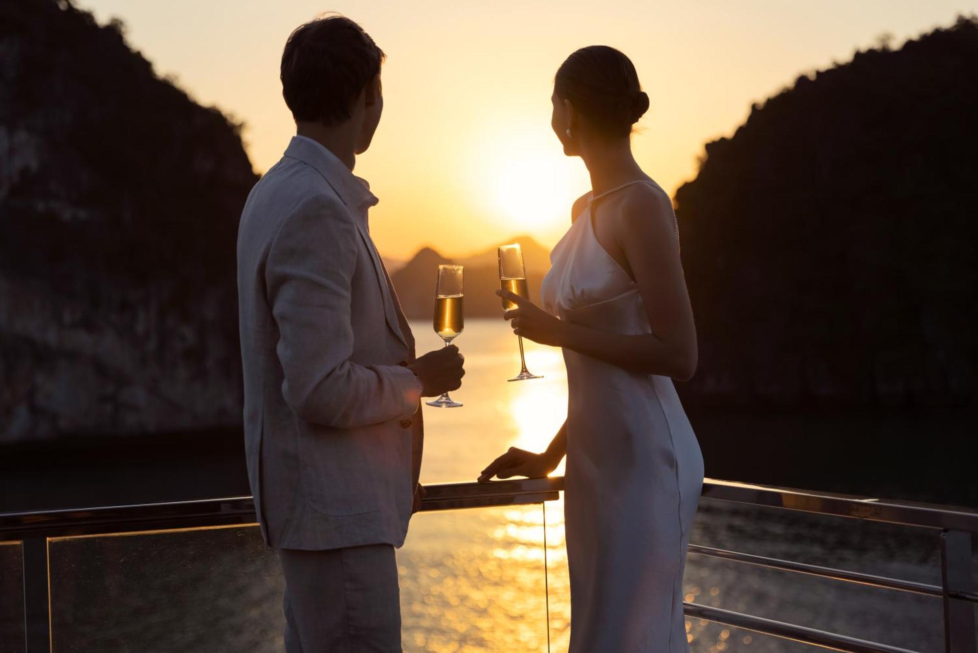 Hotel Grand Pioneers Halong Bay Cruise 1 Ha Long Exterior foto