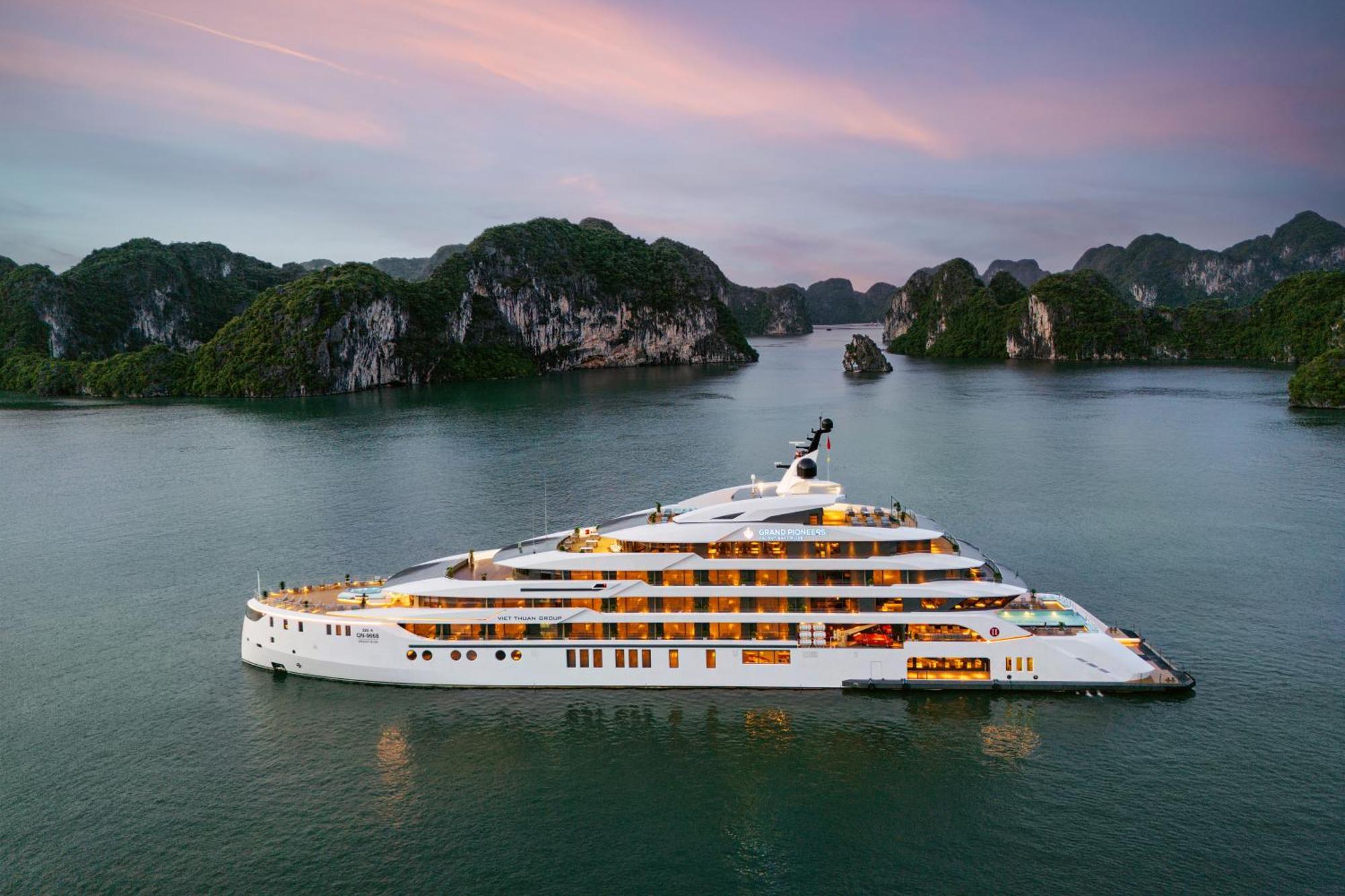 Hotel Grand Pioneers Halong Bay Cruise 1 Ha Long Exterior foto